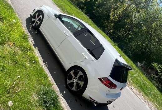 Volkswagen Golf 2.0 TSI Performance DSG