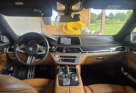 BMW 740eA Plug-In Hybrid (240 kW)