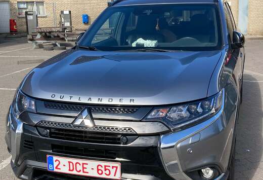 Mitsubishi Outlander 2.0 2WD CVT Diamant