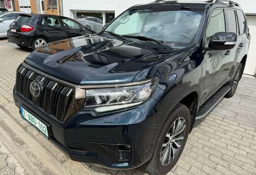 Toyota Land Cruiser 2.8 D-4D Black Premium 7PLACE FUL ...