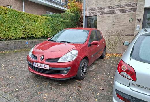 Renault Clio 1.6i 16v Privilège