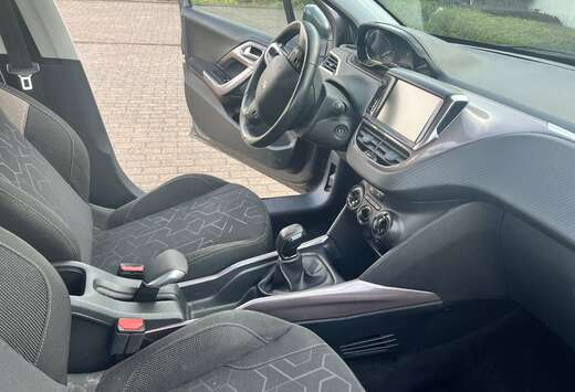 Peugeot 1.2 PureTech 82ch BVM5 Allure