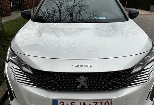 Peugeot 5008 automaat 1.5 Blue HDI GT met sunroof.