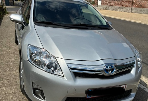 Toyota Auris 18 Hybrid - 92500 km
