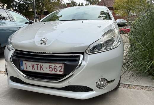 Peugeot 208 1.2i Allure