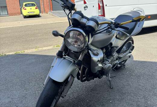 Honda Honda Hornet 600cc akrapovic homologated.