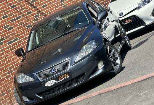 Lexus // FULL OPTION // TRÈS BELLE //