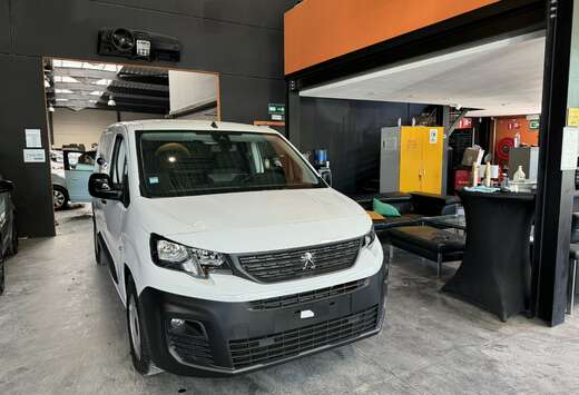 Peugeot 1.5  AUTOMATIQUE - 1.742 KM ! UTILITAIRE - LI ...