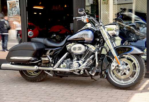 CVO SCREAMIN\' EAGLE ***MOTO VERTE***