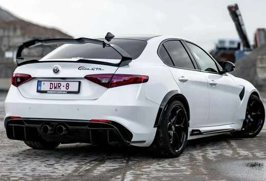 Alfa Romeo Giulia 2.9 V6 Bi-Turbo AT8 Quadrifoglio