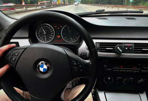 BMW 318i 129ch Confort A