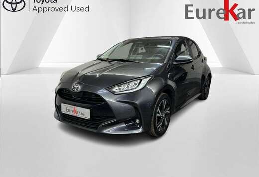 Toyota Iconic + Hi-Tech Pack