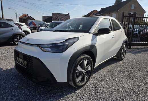 Toyota X Hybrid 1.5i VVT-i (85 kW)☆CARPLAY☆CAM☆ ...