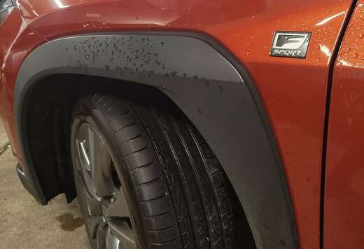 Lexus (E-FOUR) F SPORT