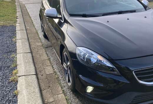 Volvo V40 1.6 D2 Momentum R-Design