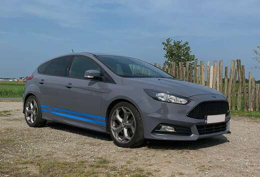 Ford Focus 2.0 EcoBoost ST mit Leder-Sport-Paket