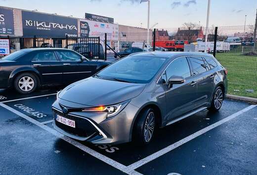 Toyota 1.8 Hybrid Touring Sports Business Edition