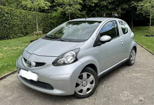 Toyota CARNET / FACTURES **  ESSENCE / PROPRE