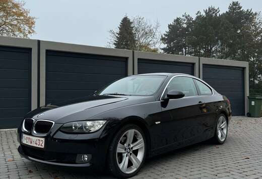 BMW 320i Coupe e92