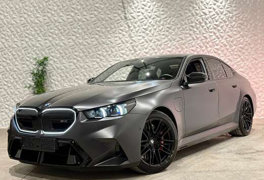 BMW M DRIVE PRO - B&W - 360 - FROZEN