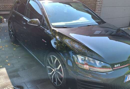 Volkswagen Golf 2.0 TSI DSG