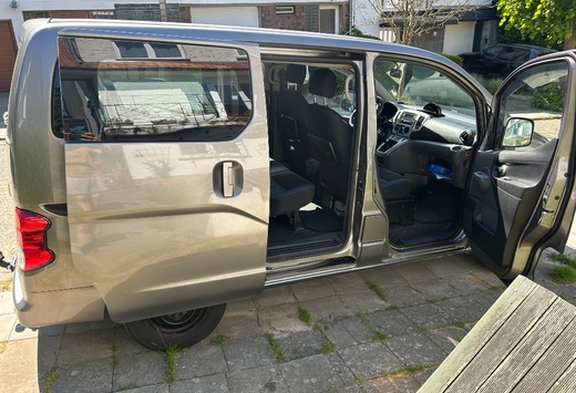 7 zitplaatsen, zeer compact, maar ruim: camper