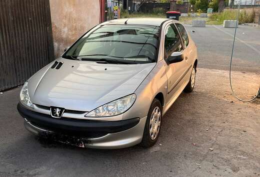 Peugeot Peugeot 206    115 000 km prête à immatricu ...
