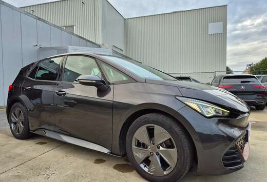 62 kWh // 204CV // 36.832 KM  2023