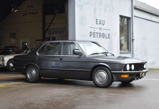 BMW i E28