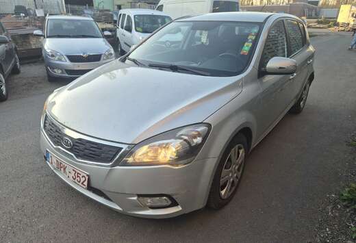 Kia Cee\'d 1.6 CRDi LX ISG EcoDynamics DPF