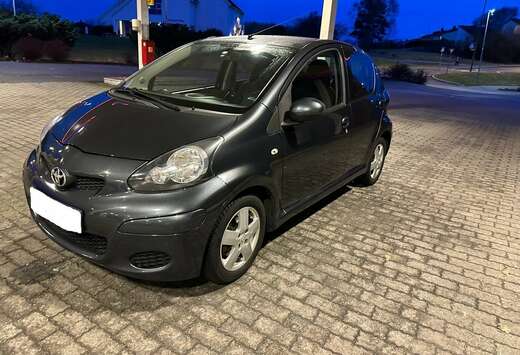 Toyota 1.0 VVT-i Confort