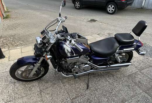 Honda Magna