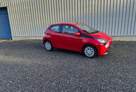 Toyota Aygo 1.0i VVT-i x-play II met fabrieksgarantie