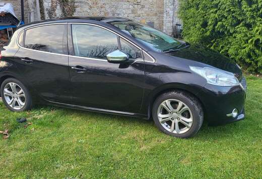 Peugeot 208 1.2i Allure - Marchand/Export