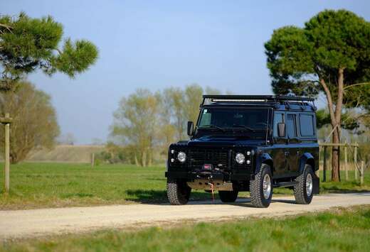 Land Rover 110 DPF Station Wagon SE