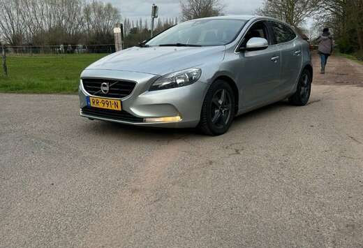 Volvo 2.0 D4 Kinetic 130kw motor 100%