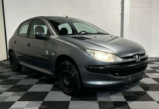 Peugeot benzine 5-deurs bj. 2009 124000km