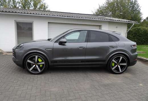 Porsche Cayenne E-Hybrid Coupe Head up 22\