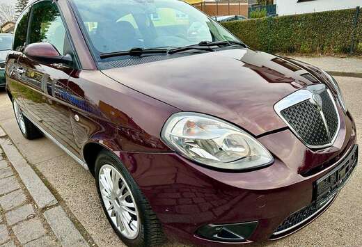 Lancia Ypsilon 1.4i Oro DFN