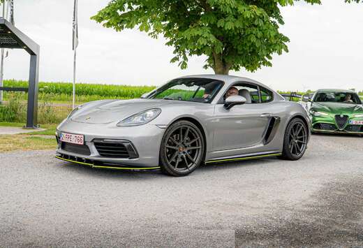 Porsche Sport Chrono/ 2.0 met laungecontrol en 370PK