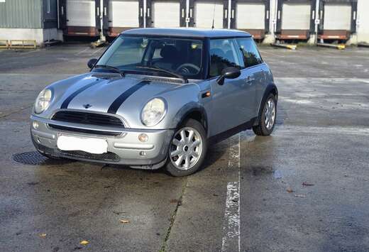 MINI mini cooper 1.6 benzine met 143.000km