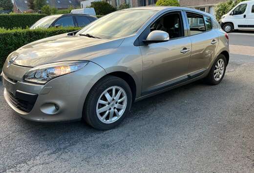 Renault Megane 2.0i Dynamique Aut. ( feuille rose)