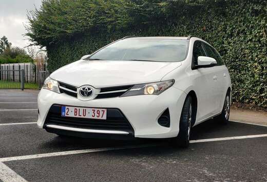 Toyota Auris 1.4 D-4D Touring Sports Cool