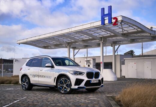 BMW iX5 Hydrogen : 5 minutes à la pompe #1