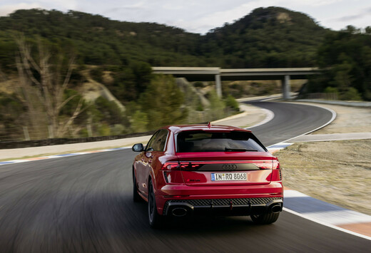 Review Audi RS Q8 Performance (2025)