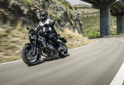 Review Yamaha MT09 Y-AMT (2025) 