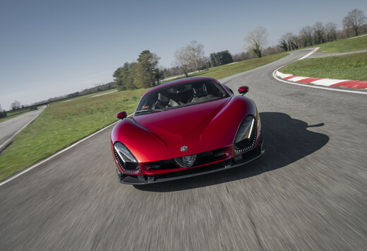 review Alfa Romeo 33 Stradale (2025)