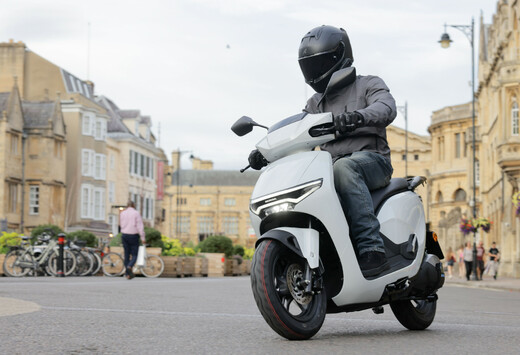 Honda CUV e : (2025) - un scooter électrique pour le centre-ville #1