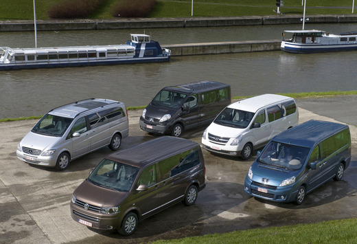 Hyundai H-1 People 2.5 CRDi, Mercedes Viano 2.2 CDI, Peugeot Expert 2.0 HDi, Renault Traffic 2.0 dCi & VW Multivan 2.0 TDI : Busje komt zo?