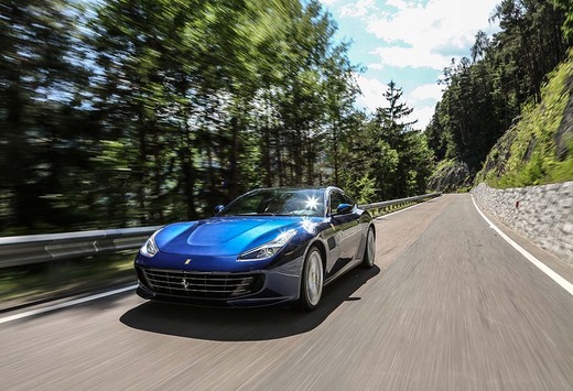 Ferrari GTC4Lusso: tegen de stroom in